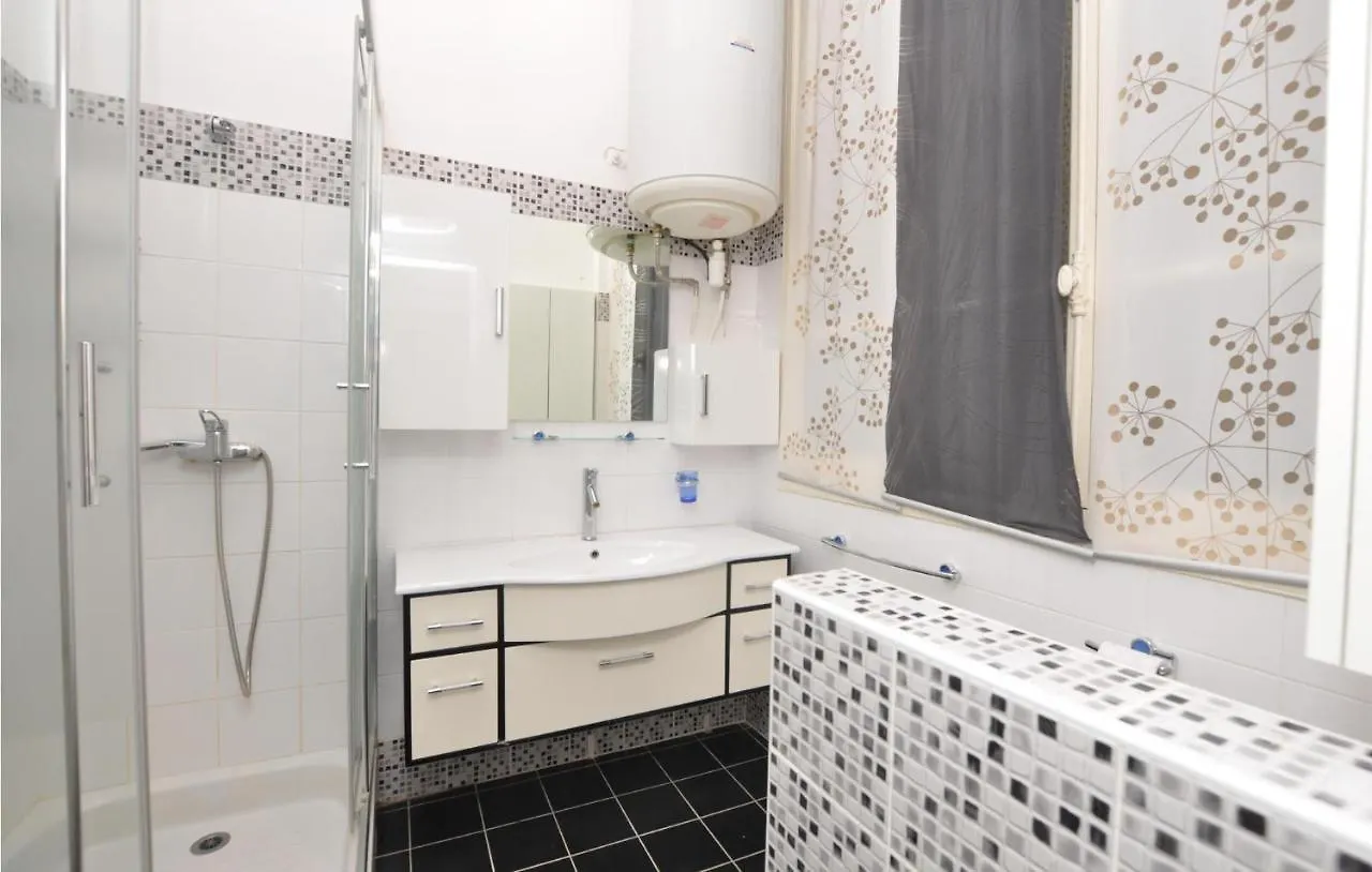 Nice Apartment In Menton With Wifi